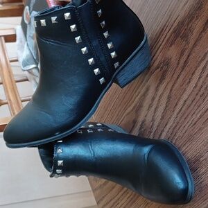 Betsey Johnson Betseyville Black Silver Studded Booties Size 6